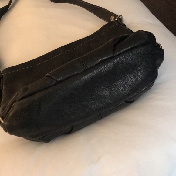Gorgeous Coach Large Pebbled Leather Black Crossbody Bag - Picture 10 of 12